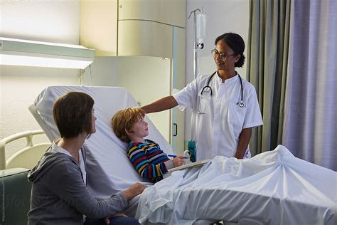 "Female Doctor Visiting A Child Patient In A Hospital Room" by Stocksy ...