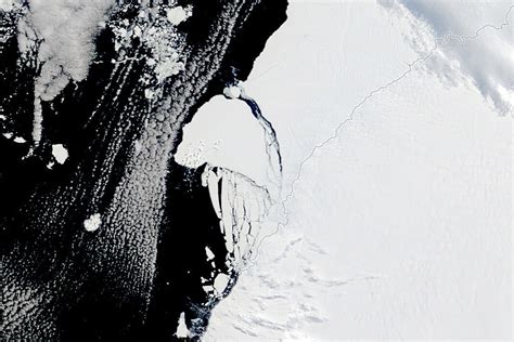 Antarctica’s Brunt Ice Shelf Finally Breaks