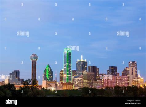 Downtown dallas skyline hi-res stock photography and images - Alamy