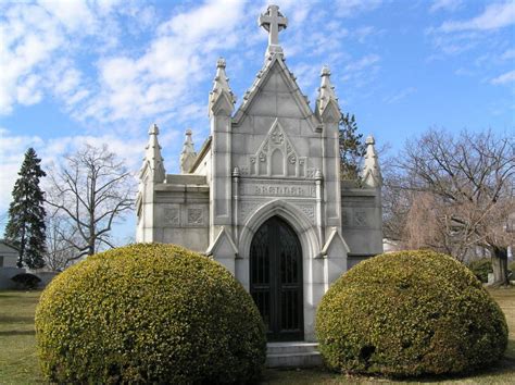 Gate of Heaven Cemetery (Hawthorne, New York)