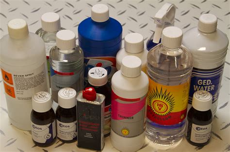 Solvents: the dangerous chemicals to avoid in everyday life