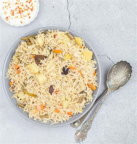 One Pot Vegetable Pulao Rice Recipe - Flavours Treat