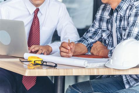 Builder vs. Contractor: Key Differences and When to Hire