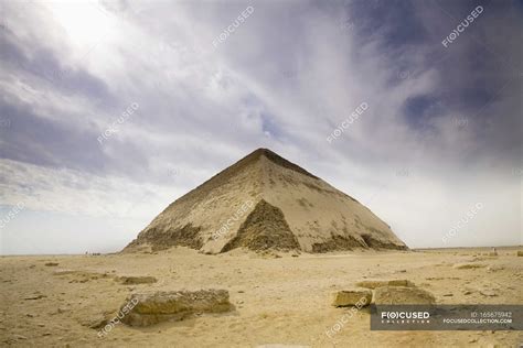 View of Bent Pyramid — tourism industry, ruins - Stock Photo | #165675942