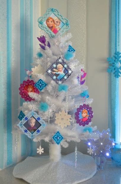 DIY Disney Frozen Christmas Tree | Hello Nutritarian