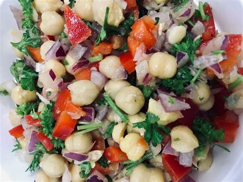 Garbanzo Bean Salad: Directions, calories, nutrition & more | Fooducate