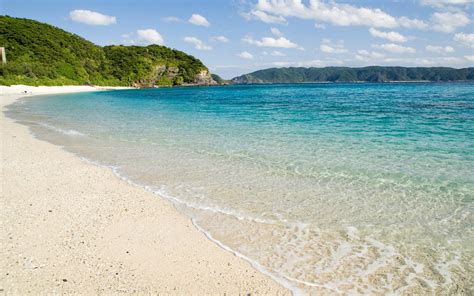 Furuzamami Beach / Okinawa / Japan // World Beach Guide