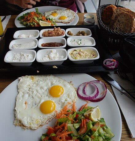 Israeli breakfast - Wikipedia