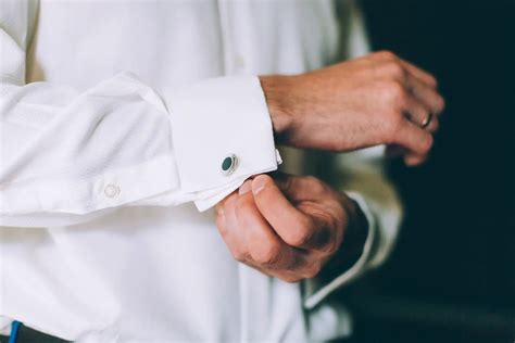 Know-How To Wear Cufflinks Like a Pro Gentleman