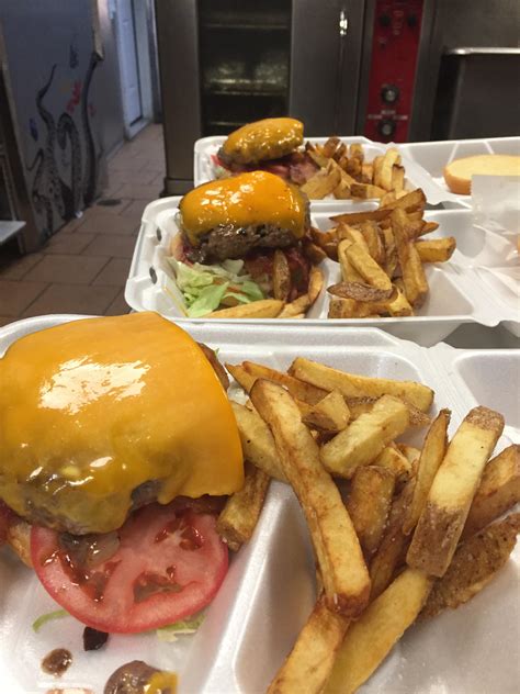 Cheese burger platters with homemade fries. : r/FoodPorn