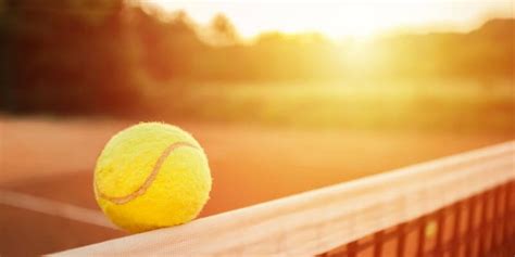 What Color is a Tennis Ball? Are Tennis Ball Green/Yellow