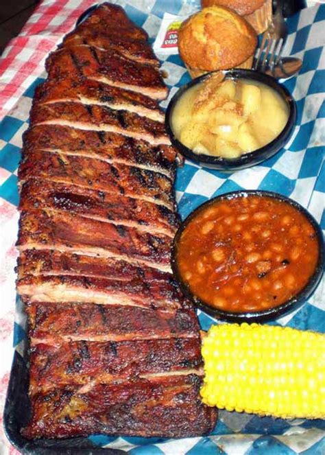 6. Famous Dave’s – Ribs | RiversideAndBeyond.com