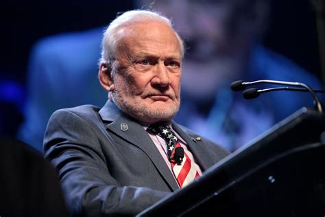 Buzz Aldrin | Buzz Aldrin speaking with attendees at the 201… | Flickr