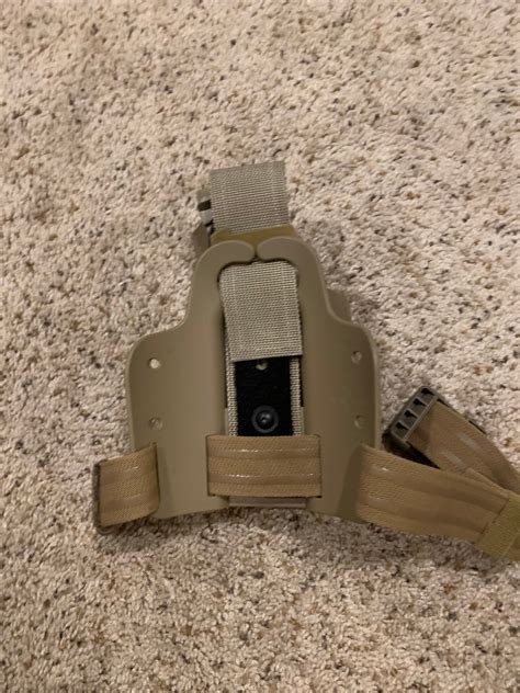 Like New FDE Safariland 6005 USP Holster with light