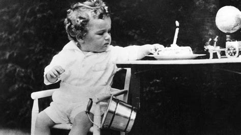 Kidnapped Lindbergh baby found dead | May 12, 1932 | HISTORY