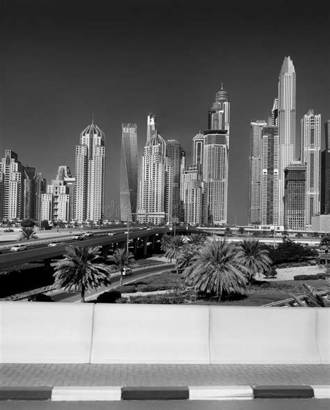 Dubai editorial stock image. Image of architectur, street - 105864589