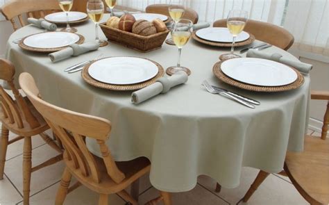 Use These Tablecloth Sizes for Oval Tables