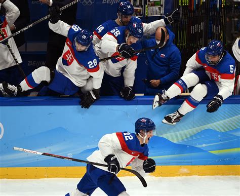 Ice hockey-No medals for U.S. or Canada after quarter-final flops | Reuters