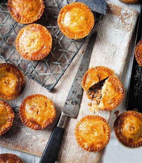 PIE IDEA: SAVOURY MINCE MEAT PIES, PERFECT FOR THE WEEKEND