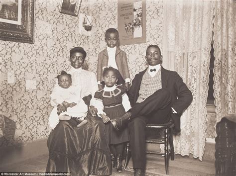 Portraits of African American families in the early 1900s | Daily Mail Online