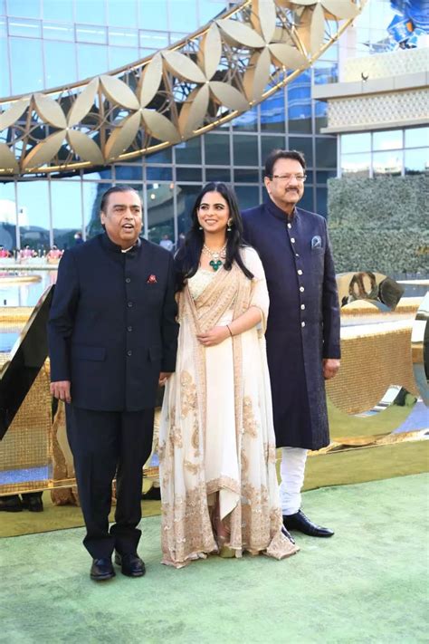 Nita Mukesh Ambani Cultural Centre Grand Opening: Isha Ambani, Mukesh Ambani make a regal entry ...