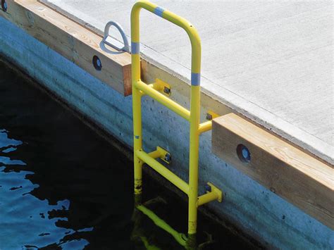 How deep must it be to build a floating pier? | Pontech Marina®