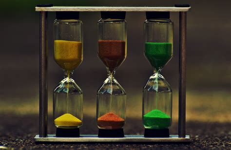 Gambar : kaca, hijau, warna, minum, kuning, penerangan, arloji, menit, kefanaan, jam pasir ...