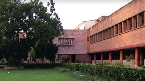 Delhi University (DU) - Miranda House trespassing: Varsity forms sub ...