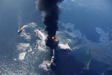 Deepwater Horizon oil rig explosion: 11 workers missing in the Gulf of ...