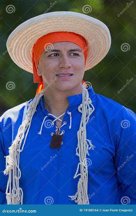 Hombre Joven De Costa Rica En Traje Tradicional Imagen de archivo editorial - Imagen de festival ...