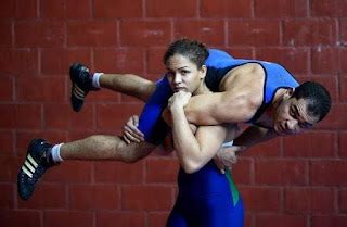 SOME AMAZING LIFT CARRY BY FEMALE - THE WORLD OF LIFT AND CARRY