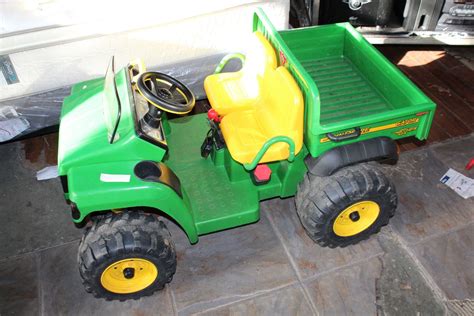 JOHN DEERE GATOR RIDE ON TOY WITH CHARGER WORKING - Big Valley Auction