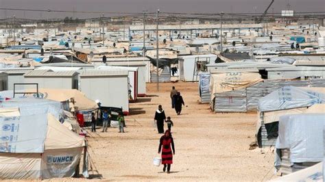 Syria conflict: Jordan's Zaatari refugee camp from the air - BBC News