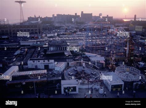 Luna Park 1980s USA Coney Island. A view of the amusements arcades. Brooklyn, New York, US 27th ...