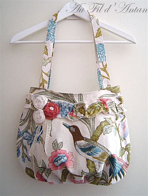 Shabby chic bag ♥ by www.alittlemarket.com. Love the fabric, pleated ...