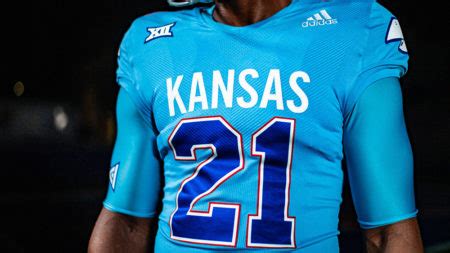 Kansas Jayhawks Unveil Throwback-Inspired Homecoming Uniforms – SportsLogos.Net News