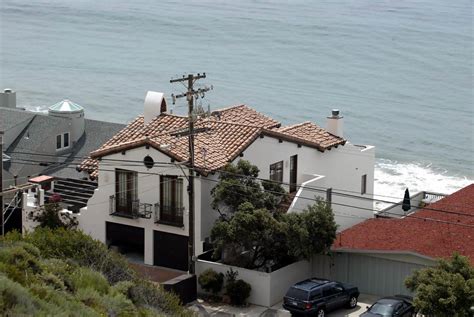 Sia | Celebrity houses, Ocean front homes, Malibu