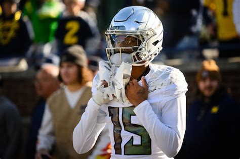 Tez Johnson leaves Oregon football game vs. Michigan with apparent ...