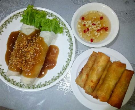 FRESH LUMPIA WITH PEANUT SAUCE and FRIED LUMPIA WITH VINEGAR DIP | Cooking, Food, Peanut sauce