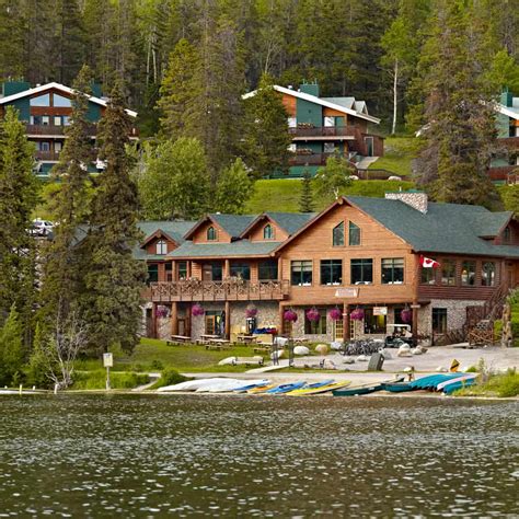 Where to Stay: A Guide to Accommodations in Jasper (for 2024)