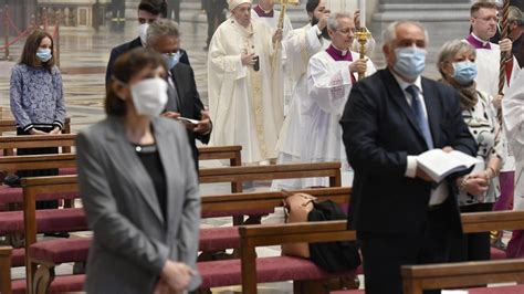 Pope at Corpus Christi Mass: Eucharist heals our fragile memory ...