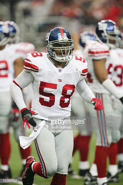 Linebacker Antonio Pierce of the New York Giants warms up before the ...