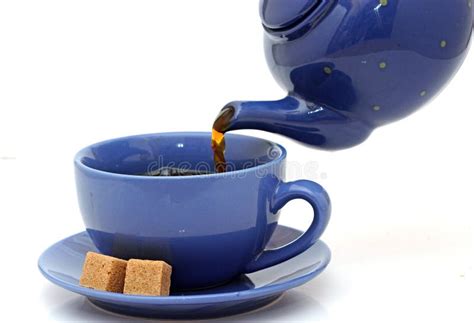 Teapot Pouring Tea into a Cup Stock Image - Image of cafe, fresh: 31152585