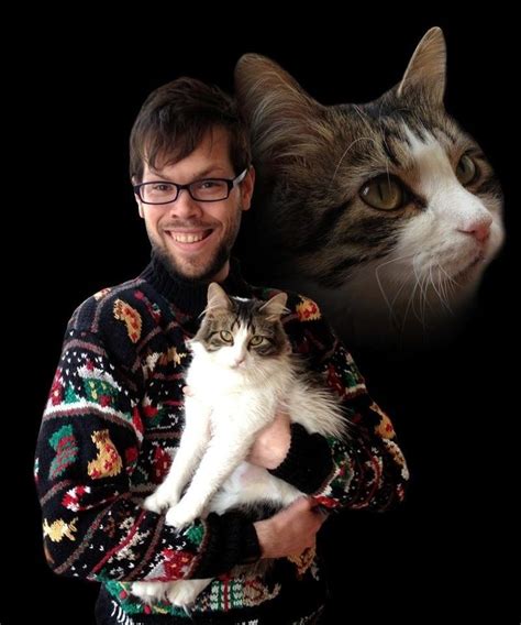 31 Absurd Pictures Of Men With Their Pets | Awkward family photos ...