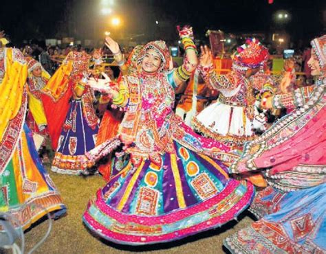 Name the folk dance which is popular in Gujarat.