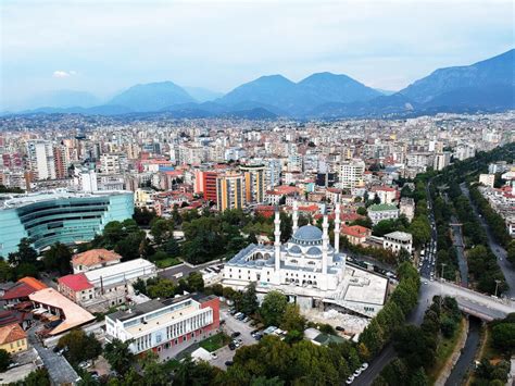 Tirana, Albania – Un destino diferente y muy seguro – Landingdos