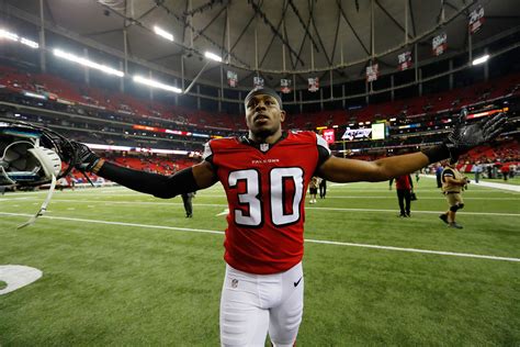 Atlanta Falcons bring back familiar face on defense