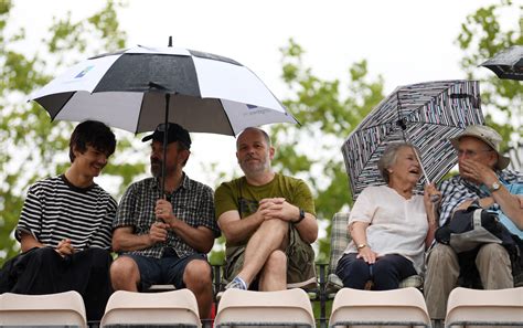 Spectators wait under umbrellas at the Ageas Bowl | ESPNcricinfo.com