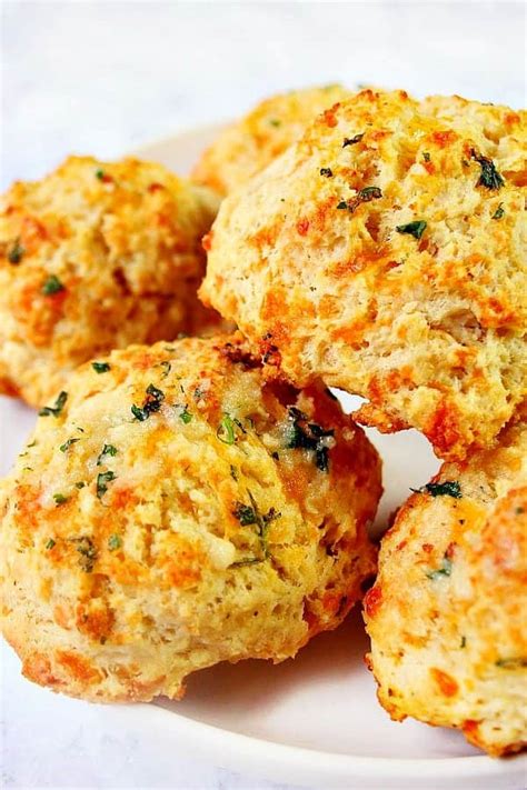 Cheddar Bay Biscuits (Red Lobster Copycat) - Cruncy Creamy Sweet