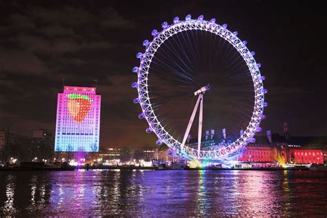 Crowd Simulation: Leaving the London Eye New Years Eve Celebrations ...